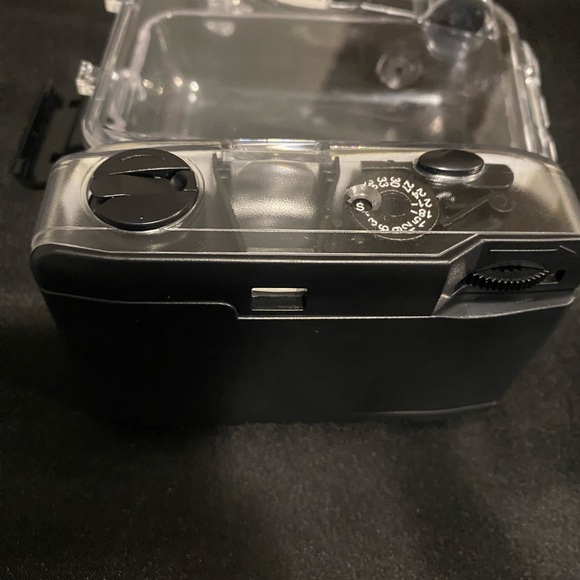 Waterproof camera - Picture 2 of 2